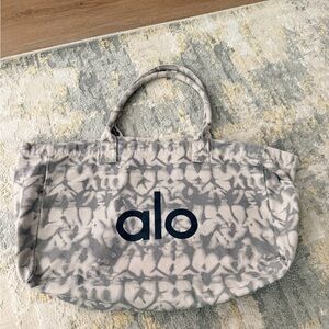 ALO Yoga cream and Gray Patterned Tote Bag